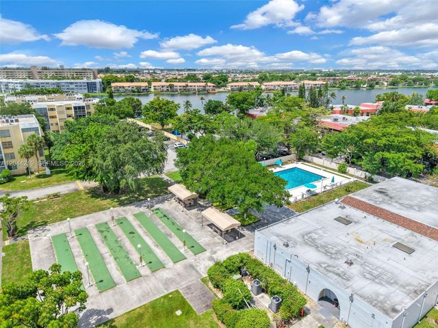 942 NE 199th Street 4E, Miami, FL 33179