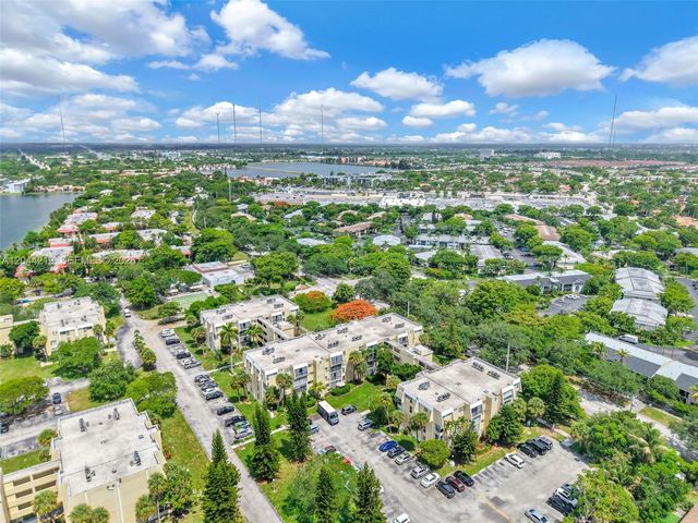 942 NE 199th Street 4E, Miami, FL 33179