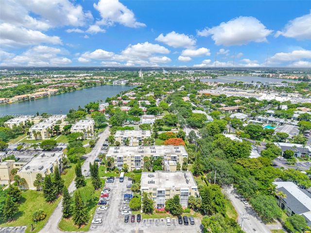 942 NE 199th Street 4E, Miami, FL 33179