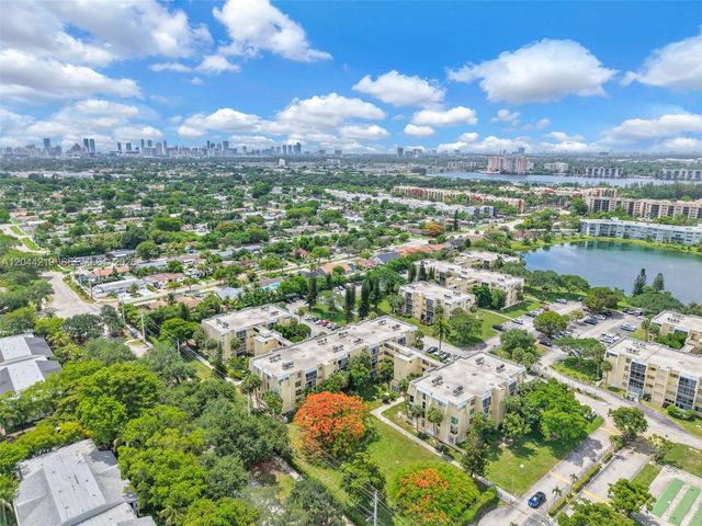 942 NE 199th Street 4E, Miami, FL 33179