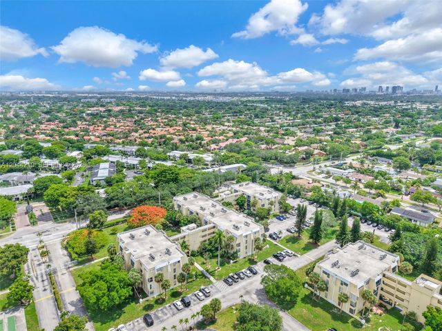 942 NE 199th Street 4E, Miami, FL 33179