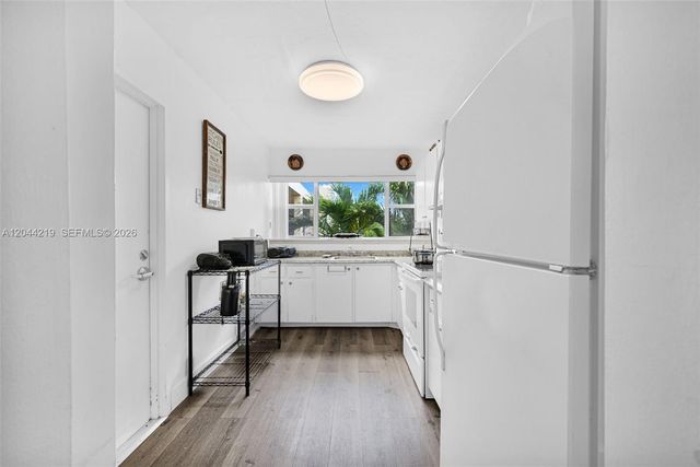 942 NE 199th Street 4E, Miami, FL 33179