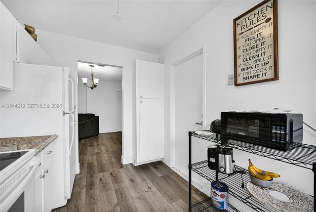 942 NE 199th Street 4E, Miami, FL 33179