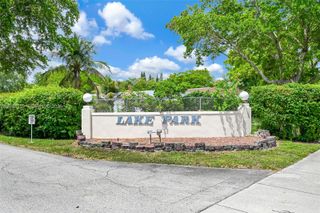 942 NE 199th Street 4E, Miami, FL 33179