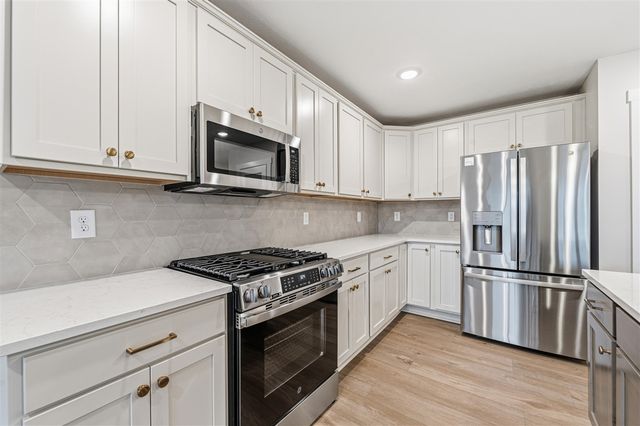 910 Indiana Avenue 12, South Haven, MI 49090