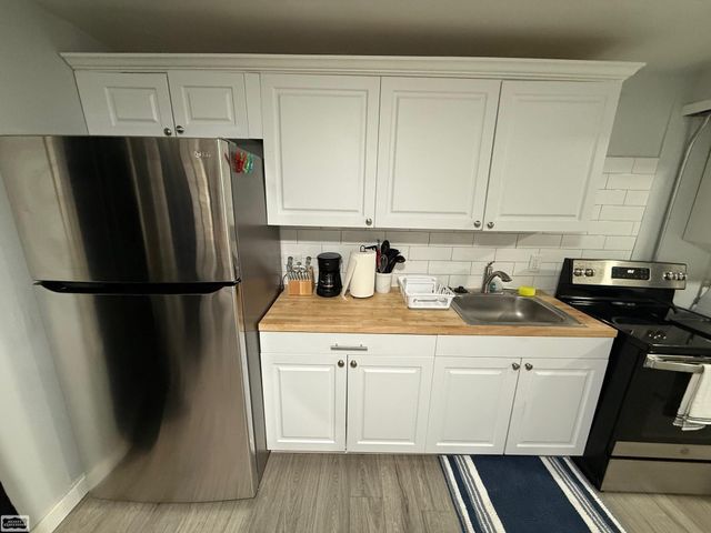 32860 Mecosta Court, Westland, MI 48168