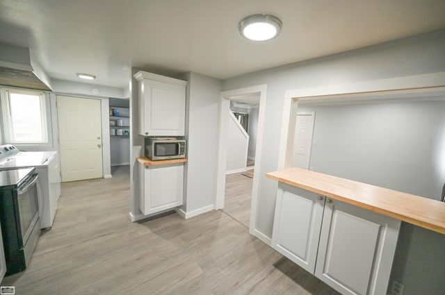 32860 Mecosta Court, Westland, MI 48168