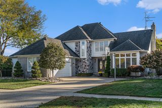 14930 Crofton Drive, Shelby Charter Township, MI 48315