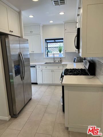 7865 Willoughby Avenue, Los Angeles, CA 90046