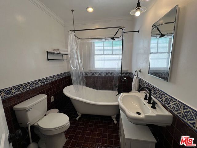 7865 Willoughby Avenue, Los Angeles, CA 90046