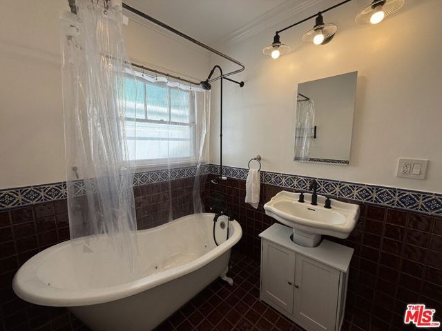 7865 Willoughby Avenue, Los Angeles, CA 90046