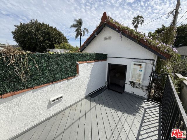 7865 Willoughby Avenue, Los Angeles, CA 90046