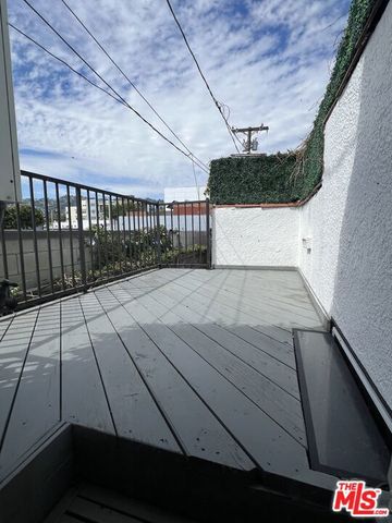 7865 Willoughby Avenue, Los Angeles, CA 90046