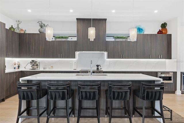 3301 W PAUL AVENUE, Tampa, FL 33611