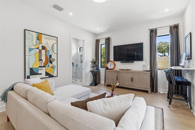 3301 W PAUL AVENUE, Tampa, FL 33611