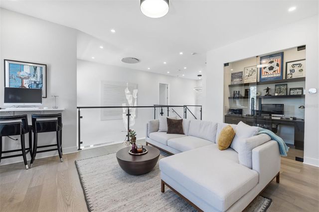 3301 W PAUL AVENUE, Tampa, FL 33611