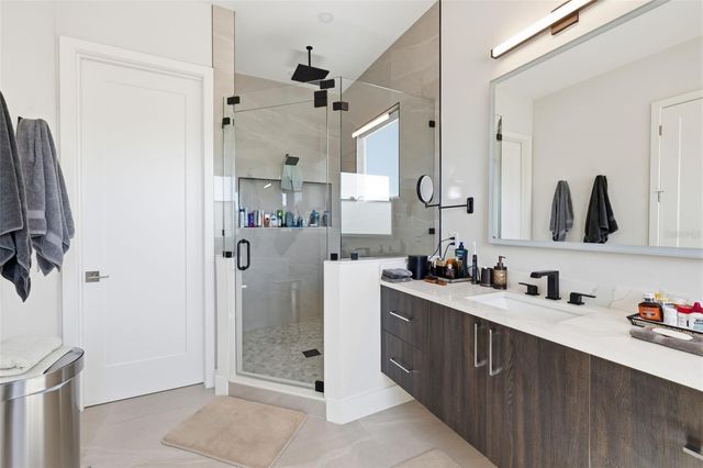 3301 W PAUL AVENUE, Tampa, FL 33611