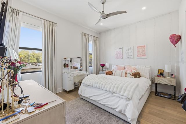 3301 W PAUL AVENUE, Tampa, FL 33611