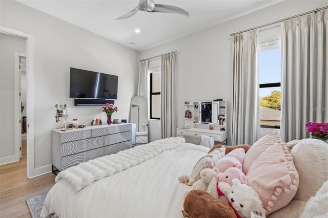 3301 W PAUL AVENUE, Tampa, FL 33611