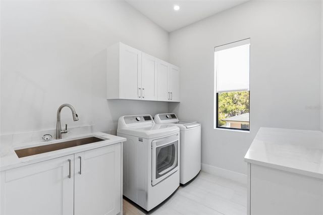 3301 W PAUL AVENUE, Tampa, FL 33611