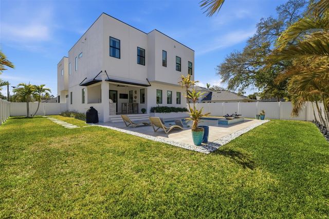 3301 W PAUL AVENUE, Tampa, FL 33611