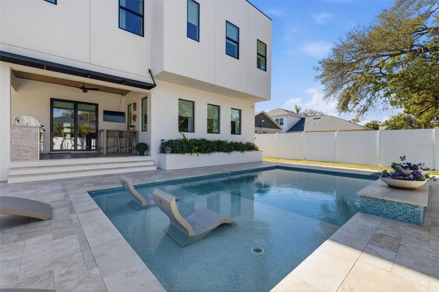 3301 W PAUL AVENUE, Tampa, FL 33611