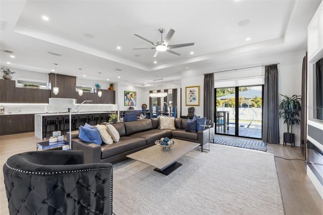 3301 W PAUL AVENUE, Tampa, FL 33611