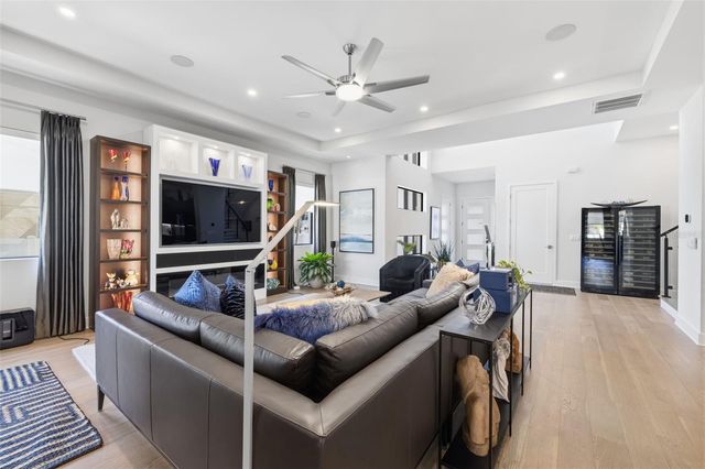 3301 W PAUL AVENUE, Tampa, FL 33611