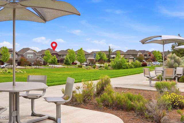 3024 NE Flagstone Avenue, Bend, OR 97701
