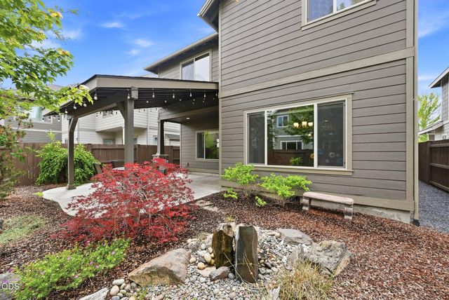 3024 NE Flagstone Avenue, Bend, OR 97701