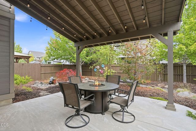 3024 NE Flagstone Avenue, Bend, OR 97701