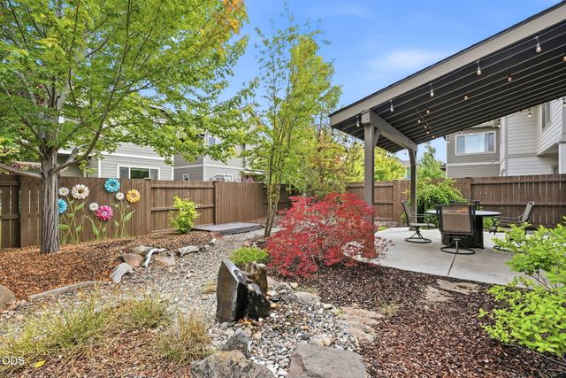3024 NE Flagstone Avenue, Bend, OR 97701