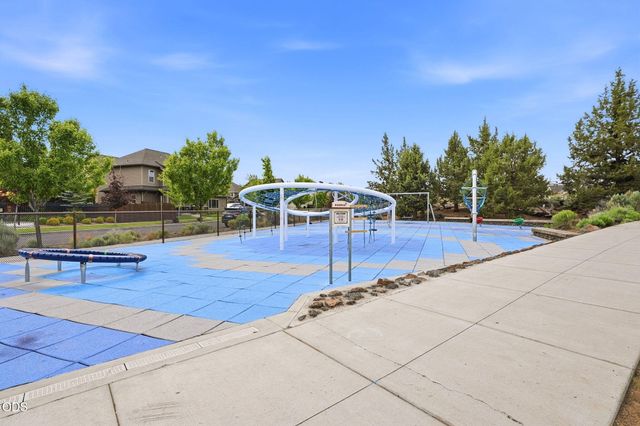3024 NE Flagstone Avenue, Bend, OR 97701