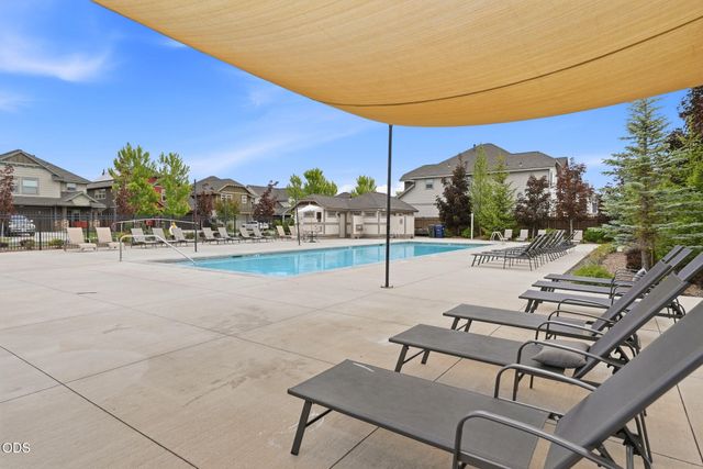 3024 NE Flagstone Avenue, Bend, OR 97701