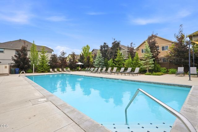 3024 NE Flagstone Avenue, Bend, OR 97701