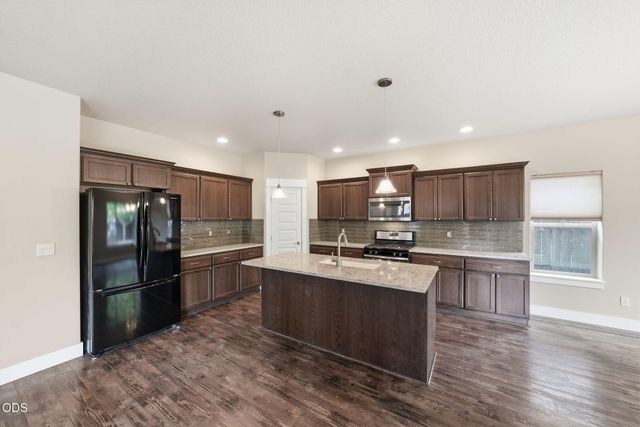3024 NE Flagstone Avenue, Bend, OR 97701