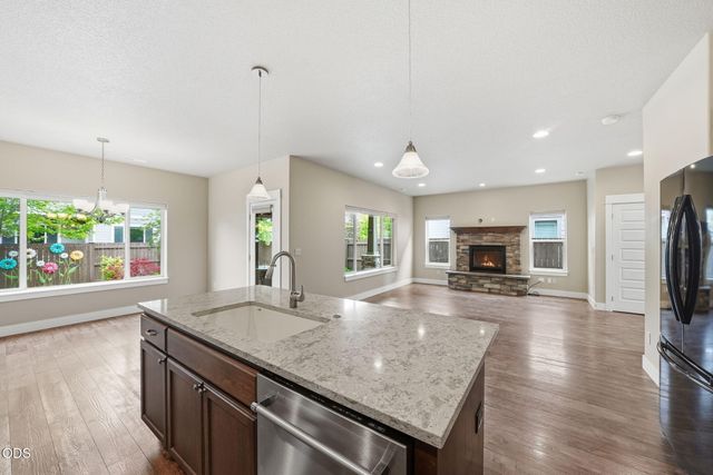 3024 NE Flagstone Avenue, Bend, OR 97701