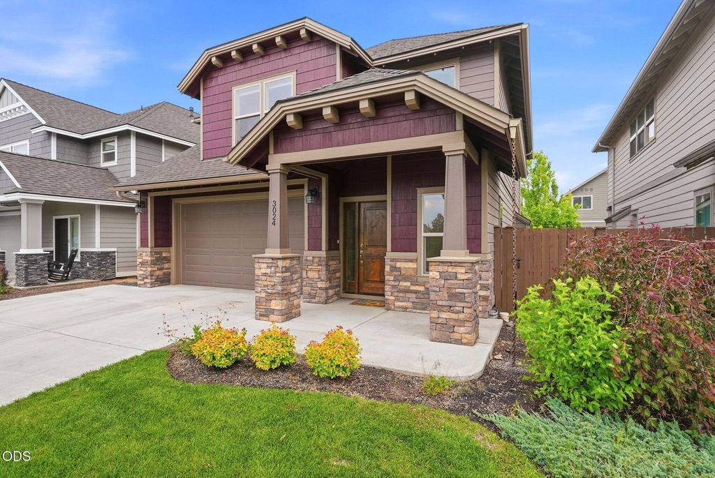 3024 NE Flagstone Avenue, Bend, OR 97701