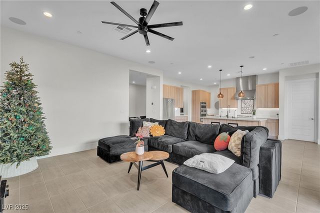 10214 Meandering Dell Street, Las Vegas, NV 89166