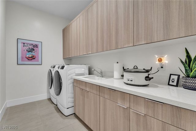 10214 Meandering Dell Street, Las Vegas, NV 89166