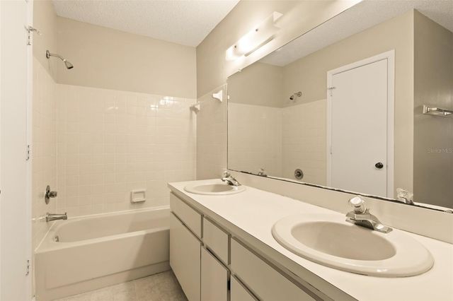 476 SANTA CRUZ PLACE NE B, St Petersburg, FL 33703