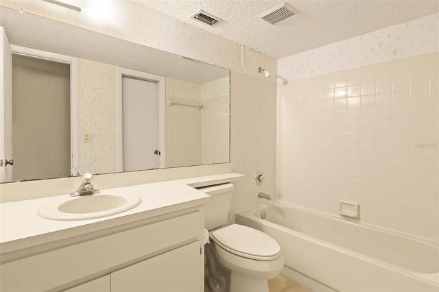 476 SANTA CRUZ PLACE NE B, St Petersburg, FL 33703