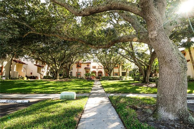 476 SANTA CRUZ PLACE NE B, St Petersburg, FL 33703