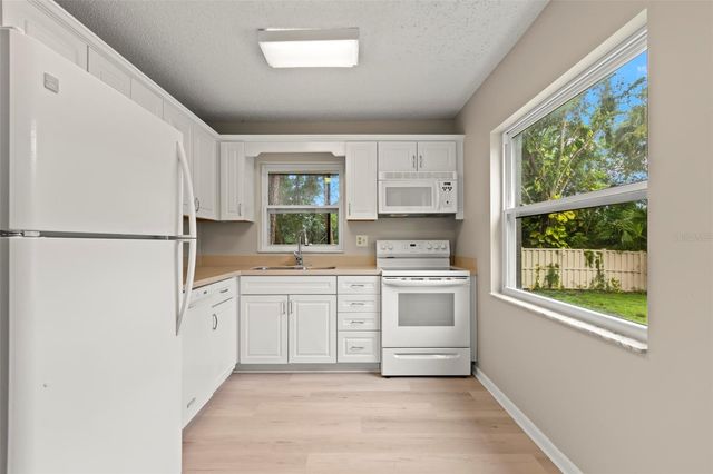 476 SANTA CRUZ PLACE NE B, St Petersburg, FL 33703