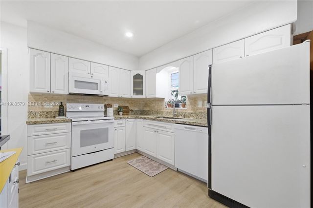 6215 SW 20th St, Miramar, FL 33023