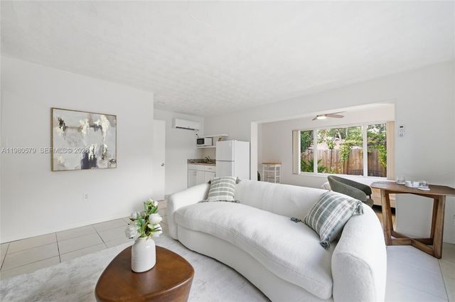 6215 SW 20th St, Miramar, FL 33023