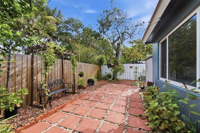 6215 SW 20th St, Miramar, FL 33023