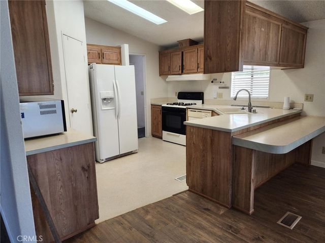 530 W Devonshire Avenue 23, Hemet, CA 92543