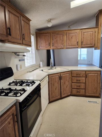 530 W Devonshire Avenue 23, Hemet, CA 92543