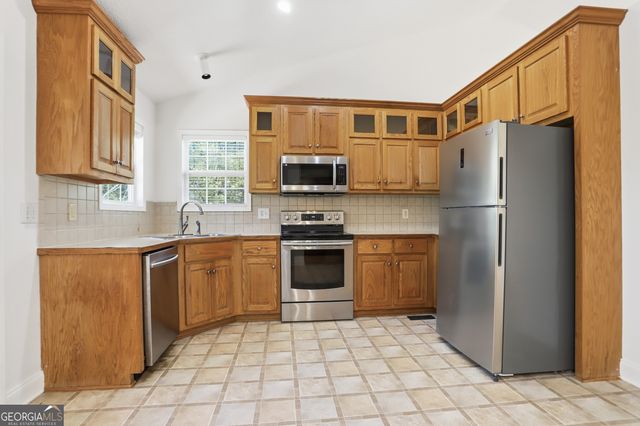 12 Buckland Court, White, GA 30184